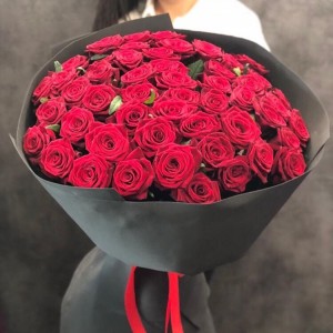 51 роза Красная в стильной упаковке