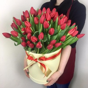 Тюльпаны в коробке MONO432