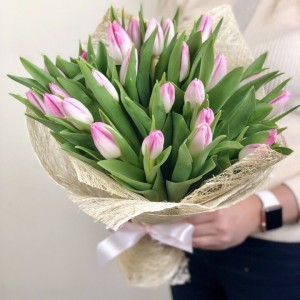 25 розовых тюльпанов 
